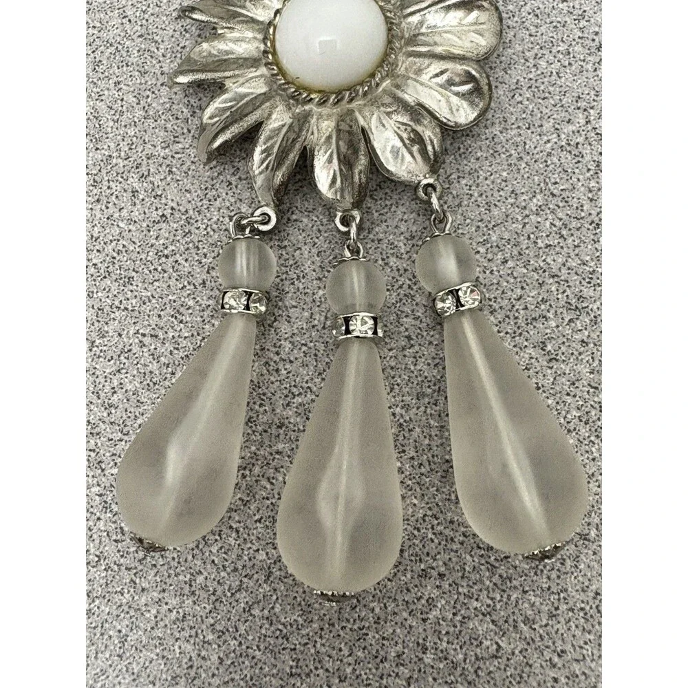 Vintage Daisy Silver Brooch Costume Jewelry  Lucite & Rhinestones Dangles, Craft